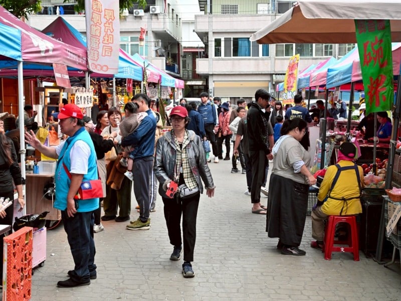 游淑貞創新春漫遊吉安幸福加馬市集  萬人湧入好客藝術村帶動逾百萬產值